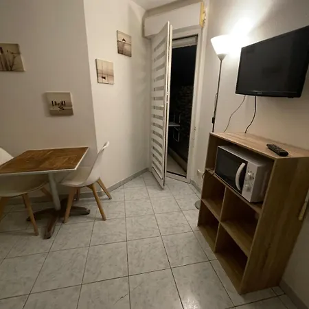 Daire 200m Et Promenade Des *